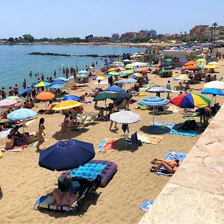 Vacanzenaxos - Casa Frontemare Lejlighed Giardini Naxos Eksteriør billede