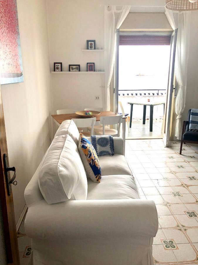 Vacanzenaxos - Casa Frontemare Lejlighed Giardini Naxos Eksteriør billede