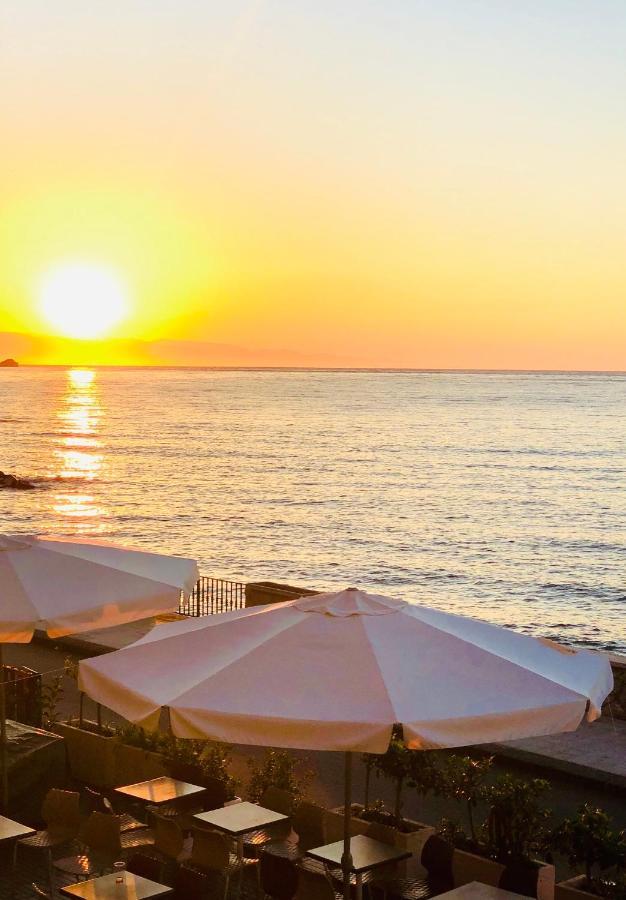 Vacanzenaxos - Casa Frontemare Lejlighed Giardini Naxos Eksteriør billede